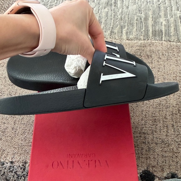 Valentino Garavani Black Slides - Picture 5 of 9